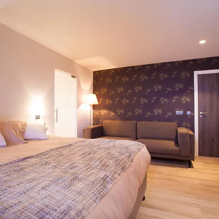 In Front Of The Sea With Natural Swimming Pond * אוסטנדה