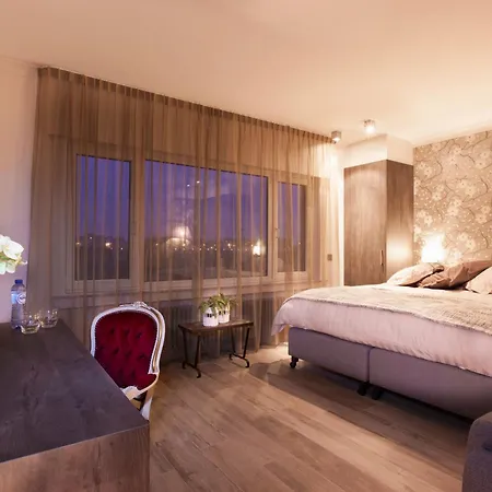 In Front Of The Sea With Natural Swimming Pond בית נופש אוסטנדה