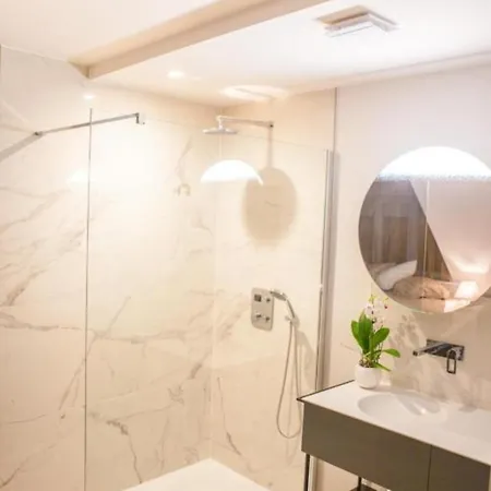 בית נופש In Front Of The Sea With Natural Swimming Pond אוסטנדה