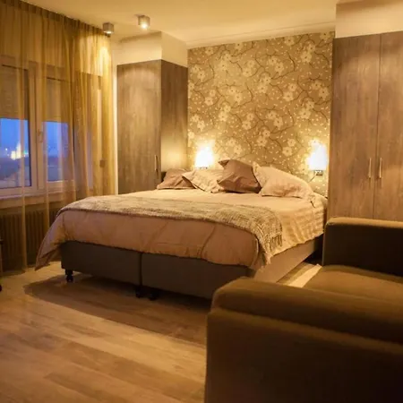 In Front Of The Sea With Natural Swimming Pond אוסטנדה